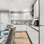 شقة Beautiful 2 Bedroom In *