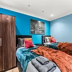 Beautiful 2 Bedroom In شقة *