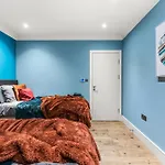 Beautiful 2 Bedroom In