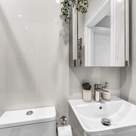 Beautiful 2 Bedroom In