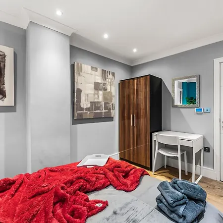 Beautiful 2 Bedroom In Apartamento