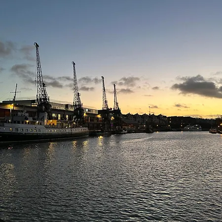 Beautiful 2 Bedroom In *