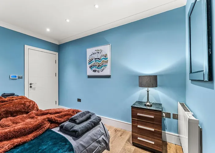 Beautiful 2 Bedroom In Apartament *